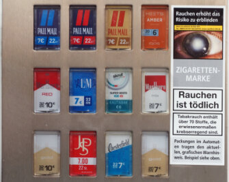 Diebe stehlen ganzen Zigarettenautomaten - Statt einzelner Schachteln ließen Unbekannte in Oberschöna gleich den ganzen Zigarettenautomaten mitgehen (Symbolbild).