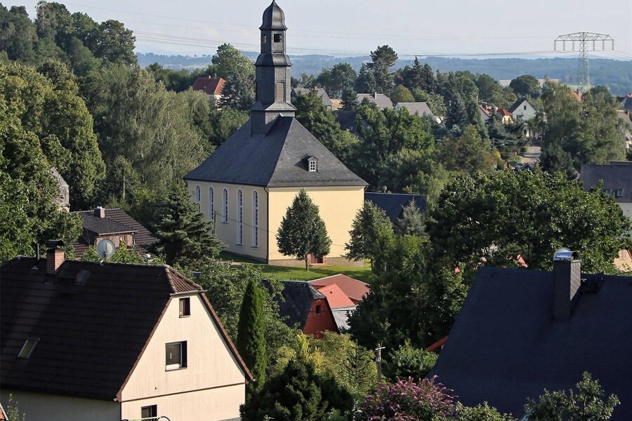 Diebstahl an der Dorfkirche in Lobsdorf bei Glauchau: Schaden beläuft sich auf 1500 Euro - Die Dorfkirche von Lobsdorf war in der Nacht zum Montag im Visier von Dieben.