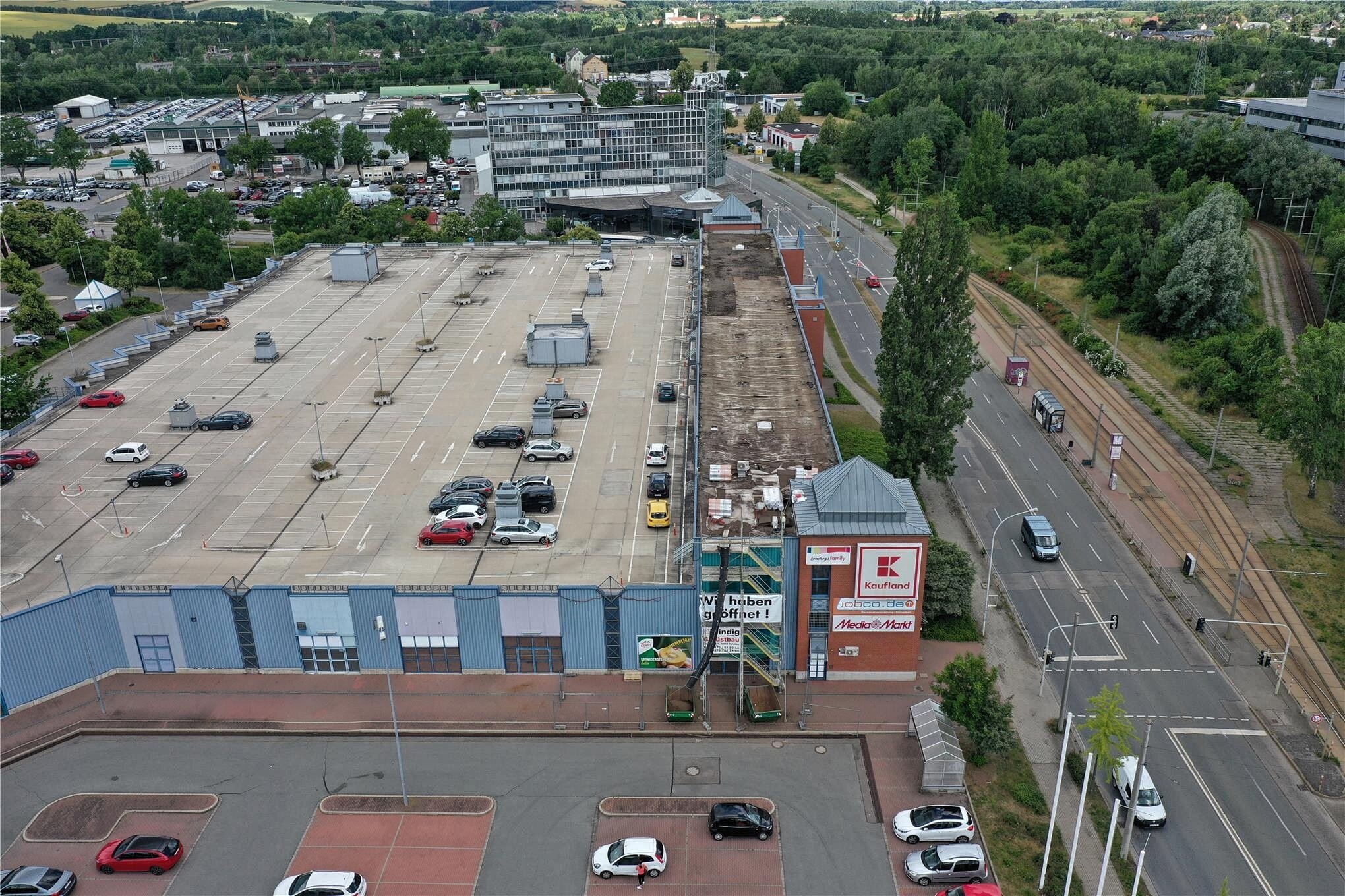 Diebstahl und Sachbeschädigung auf dem KauflandParkdeck in Zwickau