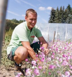 Diese Erzgebirger haben die heißesten und coolsten Jobs - Hat für heiße und trockene Tage Lösungen parat: Gärtnerei-Chef Mirko Müller aus Buchholz. 