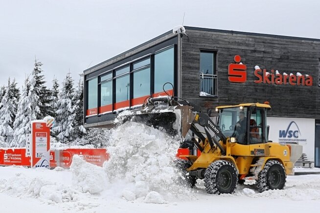 Diese Wintersport-Anlagen in Oberwiesenthal werden nun mit Millionen gefördert - Damit in der Sparkassen-Skiarena in den Wintermonaten ausreichend Schnee produziert werden kann, soll mit den Fördermitteln in die Beschneiungsanlage investiert werden.