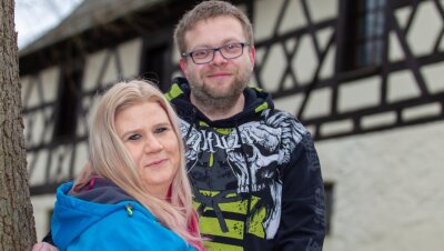 Diese Zwei heiraten am 22. 2. 22 - Nadja Schrickel und André Kujat heiraten dort, wo sich das Paar vor einem Jahr verliebte - an der Weißen Elster in Weischlitz.