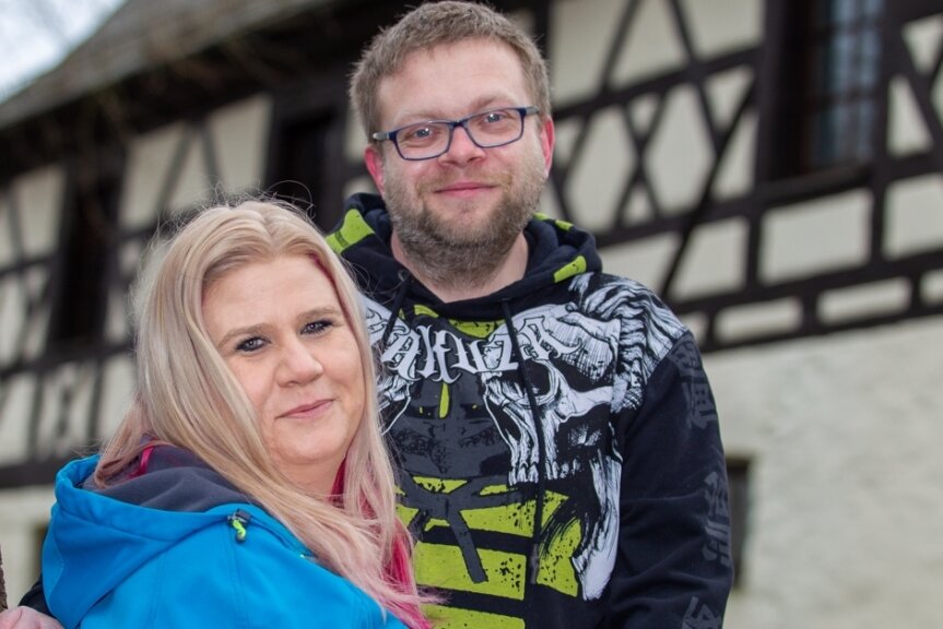 Diese Zwei heiraten am 22. 2. 22 - Nadja Schrickel und André Kujat heiraten dort, wo sich das Paar vor einem Jahr verliebte - an der Weißen Elster in Weischlitz.