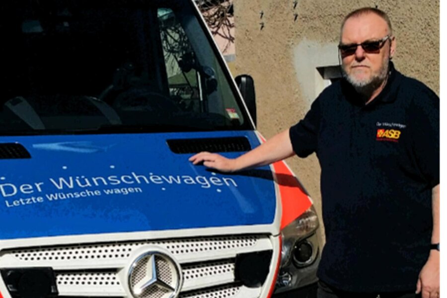 Dieser Auerbacher erfüllt todkranken Menschen die letzten Wünsche - Horst Dietz (70) war 44 Jahren als Rettungsassistent im Krankenwagen unterwegs. Seit 2018 fährt er den ASB-Wünschewagen, um „Wünsche zu wagen“. Sehr kranken Menschen letzte Wünsche zu erfüllen, tue seiner Seele gut, sagt der Auerbacher.
