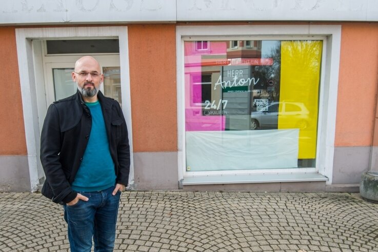 Dieses Geschäft hat bald rund um die Uhr geöffnet - Alexander Schnerrer eröffnet in Zwönitz den Laden "Herr Anton". Dort gibt es Waren in Automaten rund um die Uhr. 