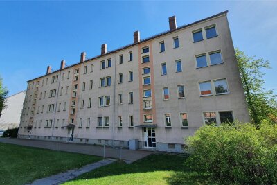 Dieses Wohnhaus in Zwickau hat keine Zukunft: Vermieter bereitet Abriss vor - Bald verschwunden: Das in die Jahre gekommene Mehrfamilienhaus am Pappelweg lässt die Wewobau vollständig abreißen.