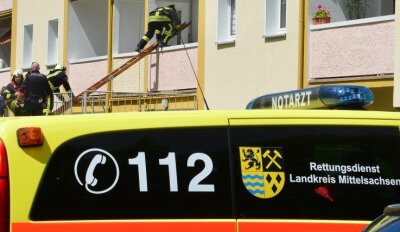 Digitalisierung beim DRK in Mittelsachsen: Tablets für die Rettungswagen - Feuerwehr und Rettungsdienst werden oft gemeinsam alarmiert - wie hier bei einem Einsatz im Neubaugebiet in Mittweida 2017. 