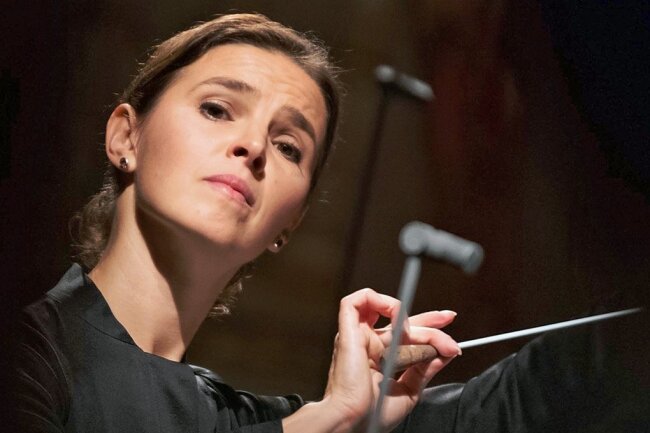 Dirigentin Oksana Lyniv ist Mozart-Preisträgerin - Ändert Tradition mit ihrem Marsch durch die Klassik-Institutionen: Dirigentin und Mozart-Preisträgerin Oksana Lyniv. 