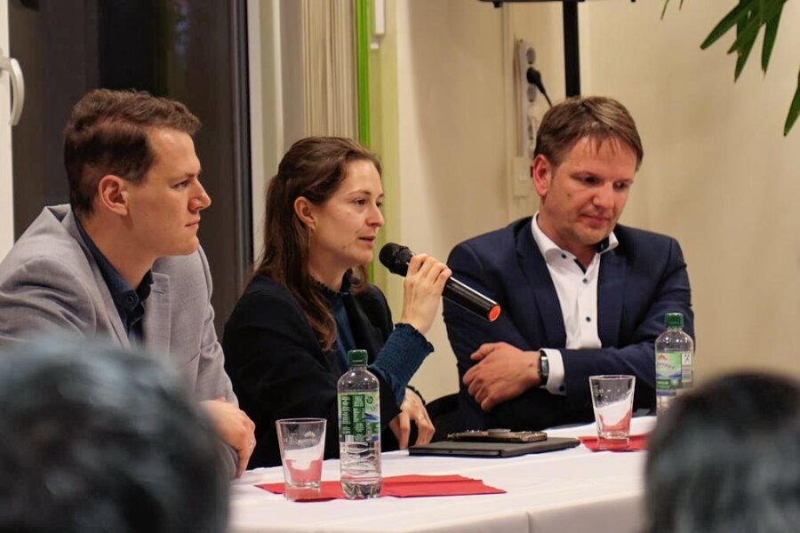 Diskussion um Ärztemangel in Zwickau kann Gemüter nicht beruhigen - Carlos Kasper, Tina Rudolph und Sebastian Vogel (von links) stellten sich den Fragen von rund 40 Gästen.