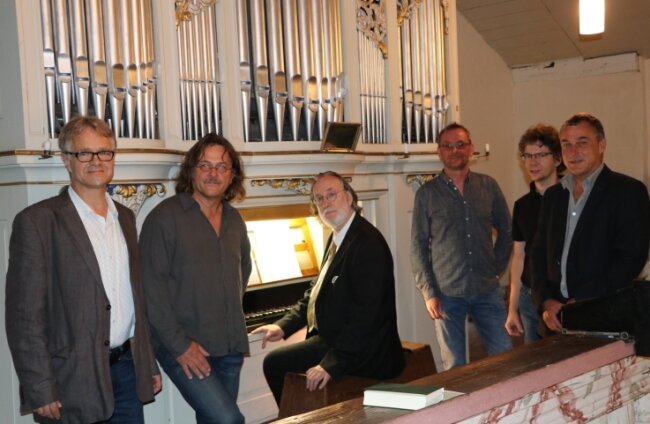 Dittersbacher Göthel-Orgel erfährt eine Renaissance - Die Dittersbacher Orgelfreunde Jens Hermann, Jörg Lange, Peter Kleinert, Uwe Hiss, Christoph Rühle und Dirk Börner sammeln Spenden für die Orgel.
