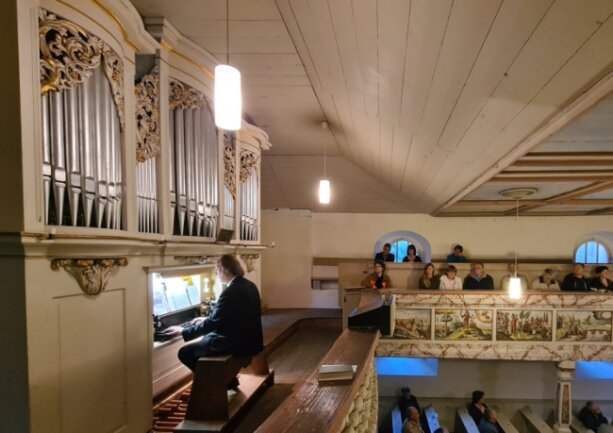 Dittersbacher Göthel-Orgel erfährt eine Renaissance - Frauensteins Kantor Peter Kleinert gab jetzt das letzte Konzert vor der Restaurierung der Orgel. Es wurde für eine CD mitgeschnitten, auf der nach der Wiederweihe des Instruments der alte und der neue Klang zu hören sein sollen.