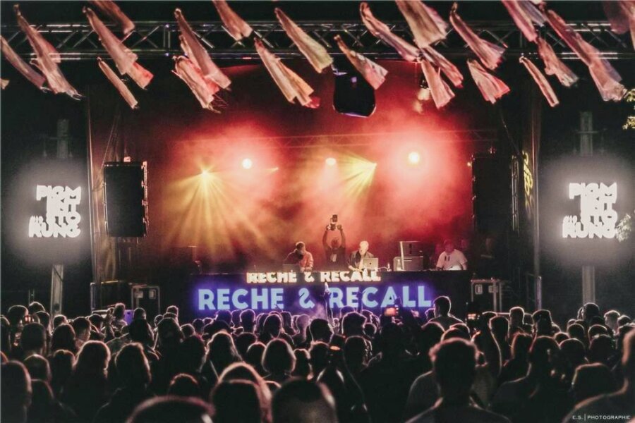 DJs entfachen in Geringswalde musikalisches Feuerwerk - Reche & Recall aus Sachsen-Anhalt zogen wie bereits im vergangenen Jahr das Publikum in Massen an. 