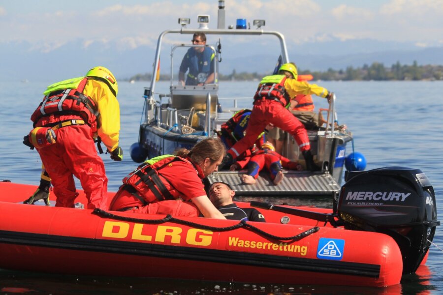 DLRG rettet 870 Menschen aus dem Wasser - Die DLRG rettete im Jahr 2023 870 Menschen das Leben.