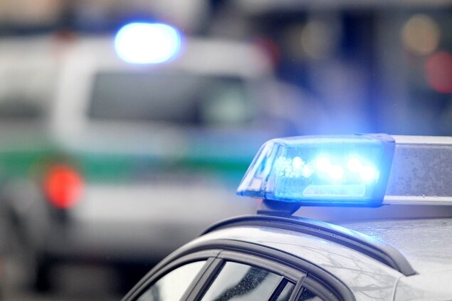 Döbeln: 39-Jähriger bedroht Polizisten mit Hantelstange - 