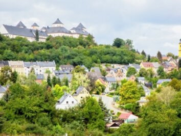 Dokumentation - Blick über den Ort Augustusburg zum Schloss aus Richtung Osten. 
