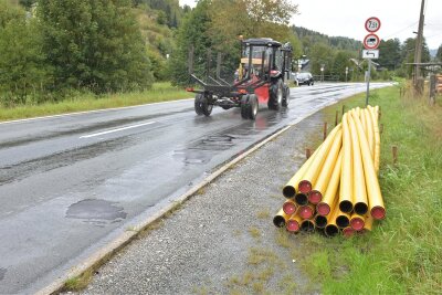 Doppelbaustelle im Oberland Mitte Oktober: Unverständnis bei Autofahrern - Die Markneukirchener Straße in Zwota ist ab Dienstag voll gesperrt. Hier wird eine Gasleitung neu verlegt.