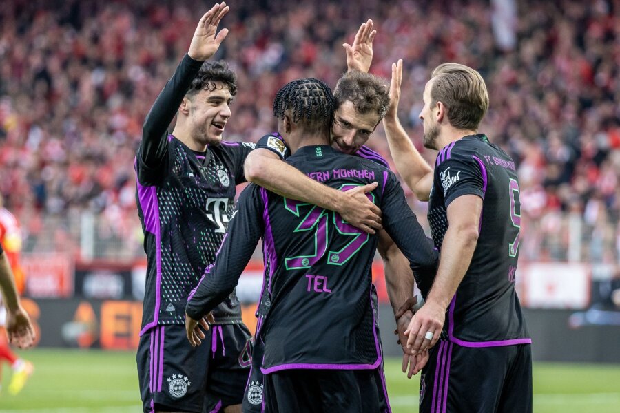 Doppelpack Müller: FCB schießt Union tiefer in Abstiegskampf - Der FC Bayern München fertigte den 1. FC Union Berlin in der Alten Försterei mit 5:1 ab.