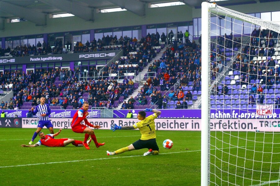 Doppelschlag durch Antonio Jonjic: Aue gewinnt 2:0 gegen Heidenheim - Antonio Jonjic traf beim Heimsieg des FCE gegen den 1. FC Heidenheim doppelt.