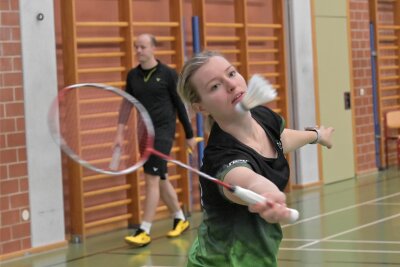 Doppelsieg: Niederwürschnitzer Badmintonspieler mischen die Regionalliga auf - Gehört zum Inventar beim TSV: Sandra Kämpf erledigte ihre Aufgabe im Damendoppel gewohnt zuverlässig