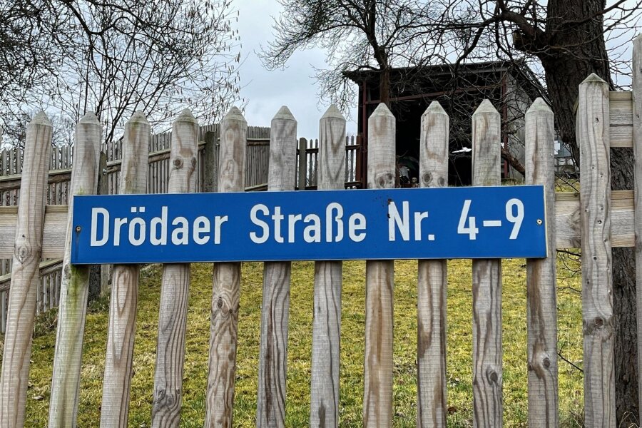 Doppelte Straßennamen: Einwohnerversammlung in der Gemeinde Bösenbrunn - Zum Thema doppelte Straßennamen - hier die Drödaer Straße in Bösenbrunn - gibt es eine Einwohnerversammlung.