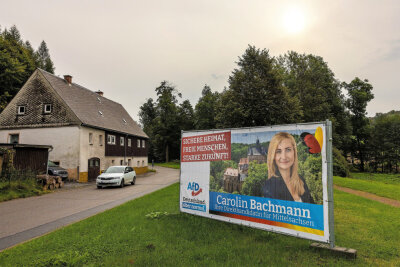 Dorfchemnitz erneut mit AfD-Rekordergebnis: Ein Dorf sieht blau - Ein Heimspiel für Carolin Bachmann: Die AfD-Direktkandidatin stammt aus Dorfchemnitz. Hier holte sie am Sonntag über 52 Prozent.