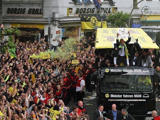 Dortmunder Meisterfeier - Wahnsinn in Schwarz-Gelb - Eine ganze Stadt feiert den BVB