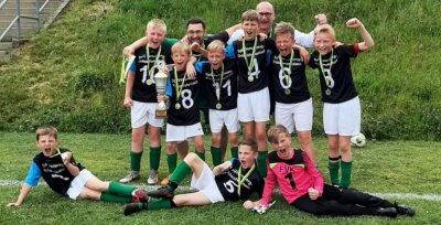 Drebacher E-Junioren schnappen sich trotz Rückstand den Pokal - 