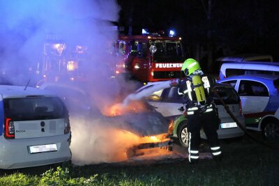 Drei Fahrzeugbrände in Chemnitz binnen weniger Minuten - 