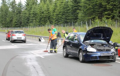 Drei Fahrzeuge in Unfall auf S 300 bei Jägersgrün verwickelt - Drei Fahrzeuge in Unfall auf S 300 bei Jägersgrün verwickelt
