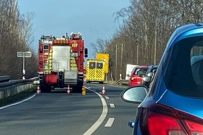 Drei Frauen bei Verkehrsunfall verletzt: B 173 zwischen Zwickau und Mülsen gesperrt - Nach einem Verkehrsunfall auf der B 173 kurz vor Lippoldsruh war die Straße zeitweise voll gesperrt.