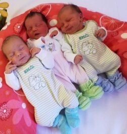 Drei Geburten am Schnapszahltag - Oskar Emil (v. l.), Lea und Tim sind am 22. Februar 2022 auf die Welt gekommen. 