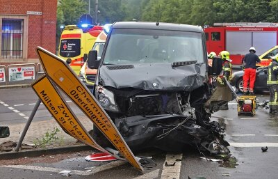 Drei Schwerverletzte bei Unfall auf B 173 in Lichtenstein - 