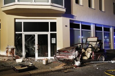 Drei Schwerverletzte nach Unfall auf der Augustusburger Straße - 