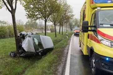 Drei Schwerverletzte nach Unfall - Ein schwerer Unfall ereignete sich am Donnerstag auf der Straße Freiberg - Halsbrücke. 