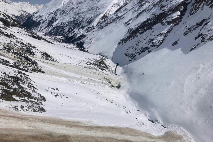Drei Tote bei Lawinenabgang in Österreich - Bei einem Lawinenabgang in den Ötztaler Alpen in Österreich sind drei Wintersportler aus den Niederlanden ums Leben gekommen.