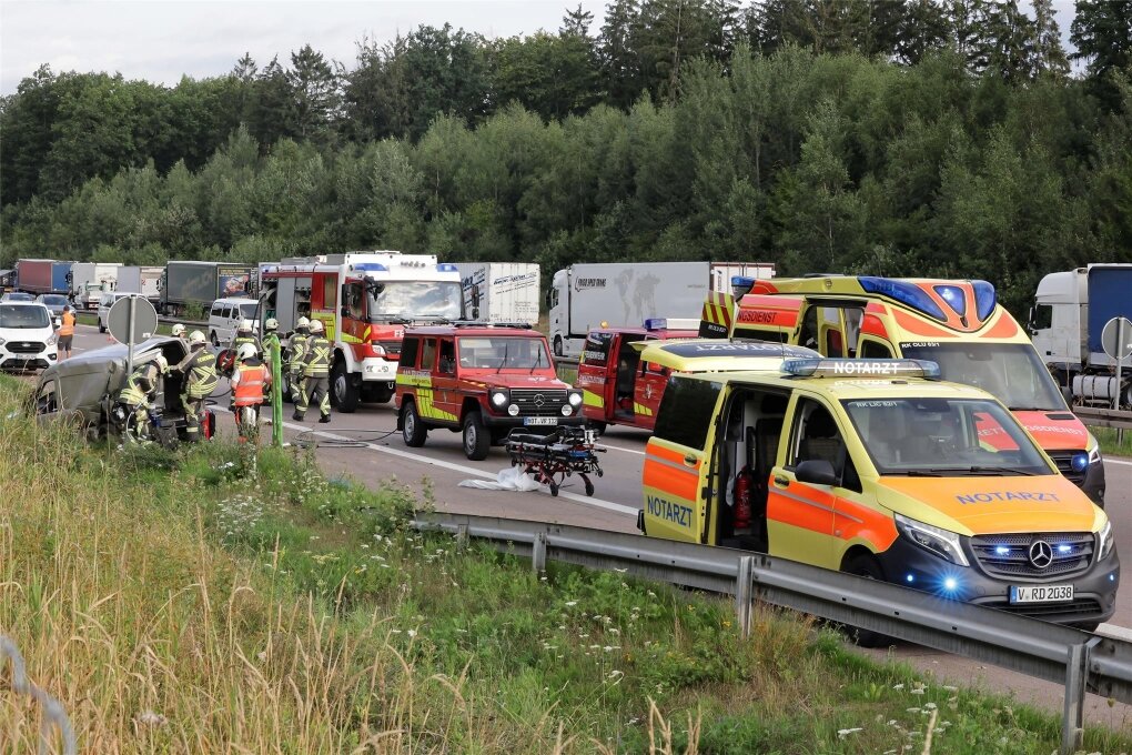 Drei Unfälle Auf Der A 4 Bei Hohenstein Ernstthal Retter Bekommen Unverhofft Unterstützung Von 9466