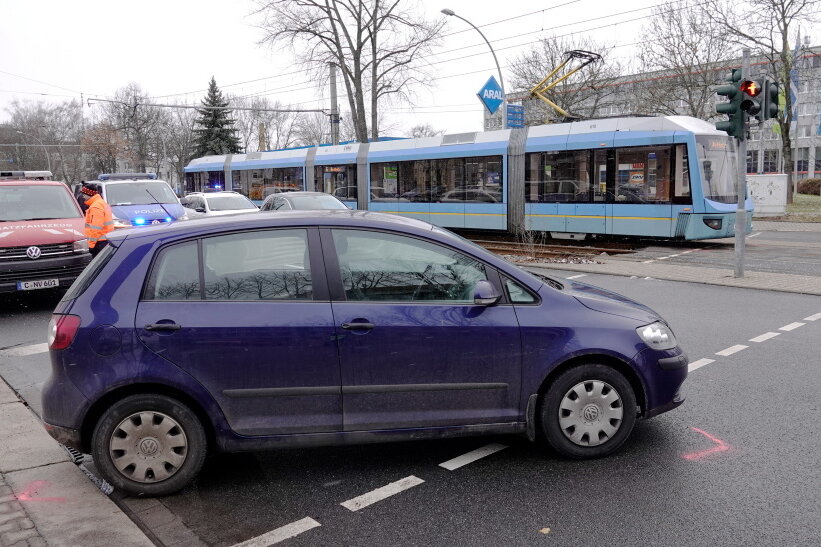 Drei Verletzte bei Straßenbahnunfall in Chemnitz