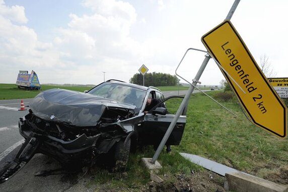 Drei Verletzte bei Unfall in Lengenfeld - 