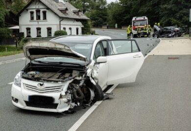 Drei Verletzte bei Unfall in Oelsnitz - Unfall am Sonntag auf der B 92 in Oelsnitz.