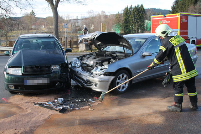 Drei Verletzte bei Unfall in Schönheide - 