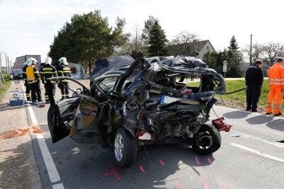 Drei Verletzte bei Unfall zwischen Arnsdorf und Böhrigen - 