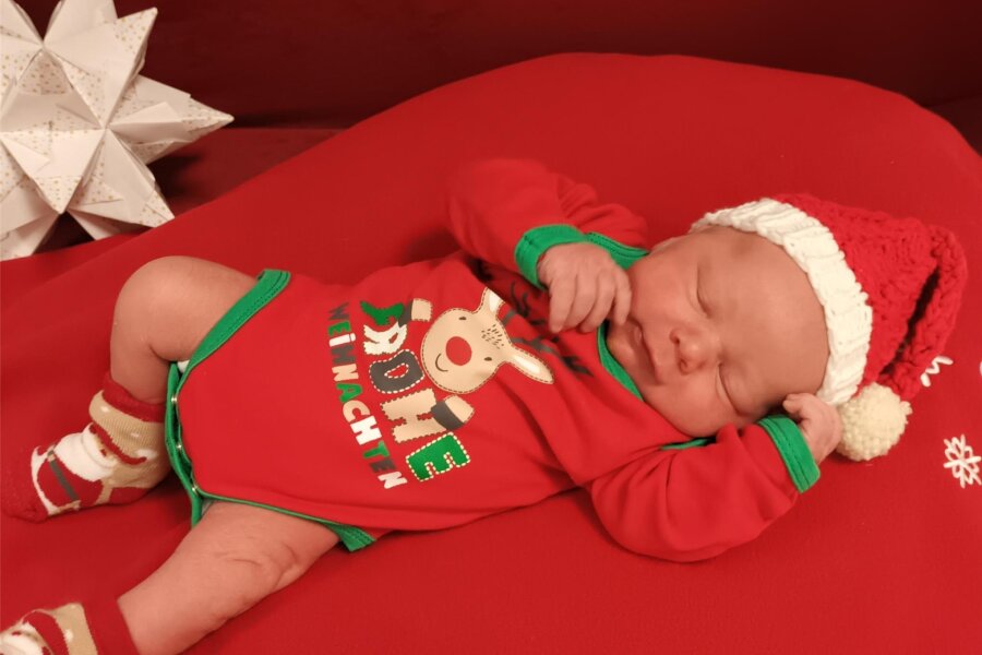 Drei Weihnachtsbabys im Erzgebirge geboren - Weihnachtsbaby Matti wurde am 25. Dezember in den Kliniken Erlabrunn geboren.