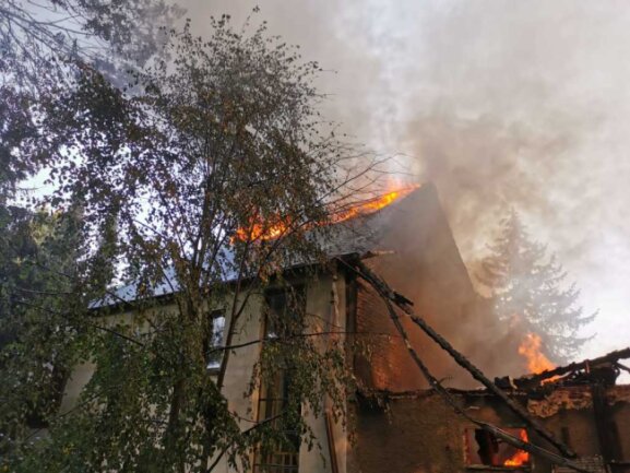 Dreiseitenhof in Weißbach brennt nieder - Ein Dreiseitenhof im Amtsberger Ortsteil Weißbach brannte am gestrigen Mittwochnachmittag vollständig nieder.