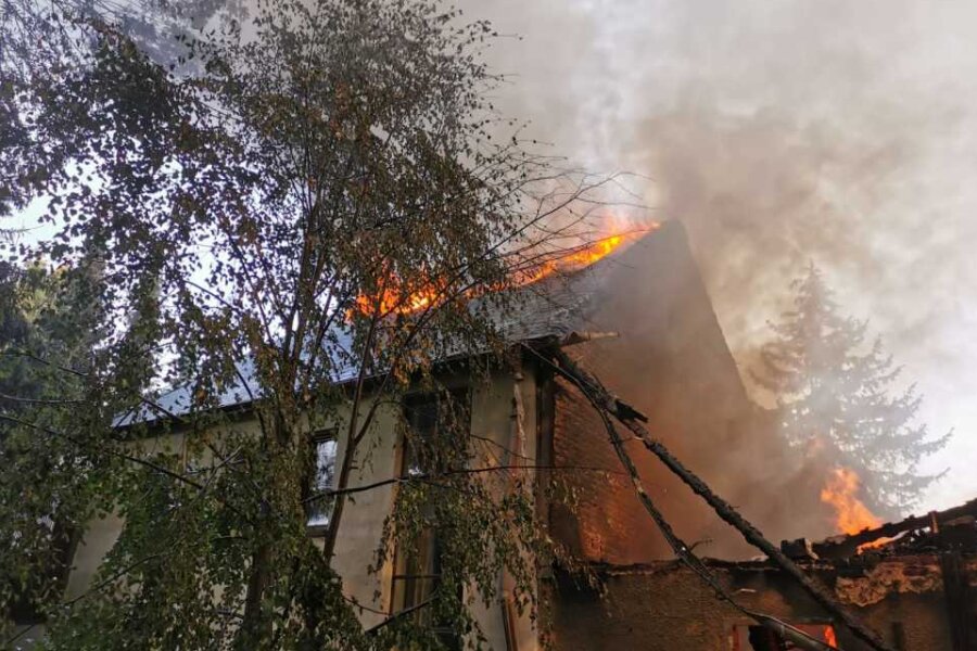 Dreiseitenhof in Weißbach brennt nieder - Ein Dreiseitenhof im Amtsberger Ortsteil Weißbach brannte am gestrigen Mittwochnachmittag vollständig nieder.