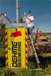 Dreister Material- und Dieselklau: Dieben per Video auf der Spur - Mario Oehme aus Dorfchemnitz stellt Überwachungstürme her und vermietet diese an Baufirmen und Unternehmen. 