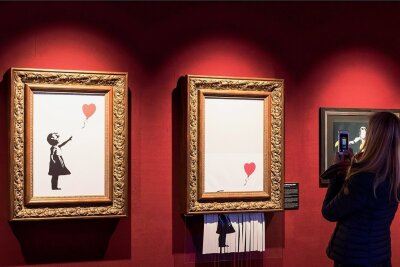 Dresden zeigt Kopien von Banksy-Werken - Die Ausstellung "The Mystery of Banksy - A Genius Mind" mit Replikaten von Kunstwerken des Streetart-Künstlers Banksy tourt durch Deutschland. Zu sehen sind auch "Girl with Balloon" ("Mädchen mit dem Ballon") und "Love is in the Bin" ("Die Liebe ist im Eimer"), entstanden bei einer berühmt gewordenen Schredderaktion. 