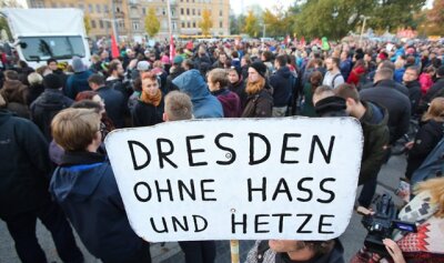Dresdner Fronten - Die Gegendemonstranten marschierten in vier separaten Zügen gen Innenstadt.
