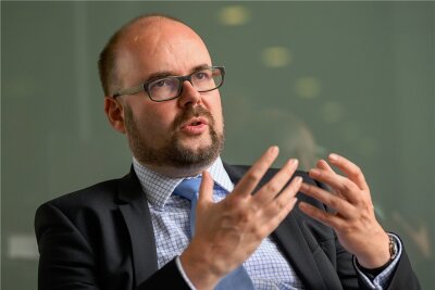 Drittes Pandemie-Schuljahr: Was Eltern jetzt von Sachsens Kultusminister Piwarz wissen wollen - Sachsens Kultusminister Christian Piwarz (CDU). 