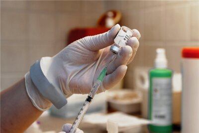DRK sucht dringend Mitarbeiter für Impfteams im Erzgebirge - Beinahe täglich sind die beiden DRK-Impfteams im Erzgebirge im Einsatz. 