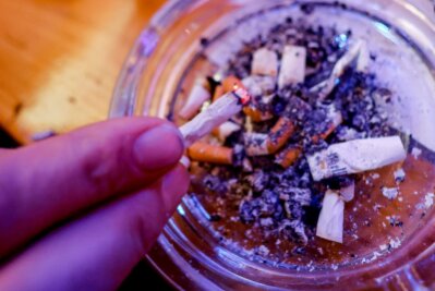 Drogenbeauftragter für härteren Kurs gegen das Rauchen - Jedes Jahr sterben nach in Deutschland rund 127.000 Menschen infolge des Rauchens.